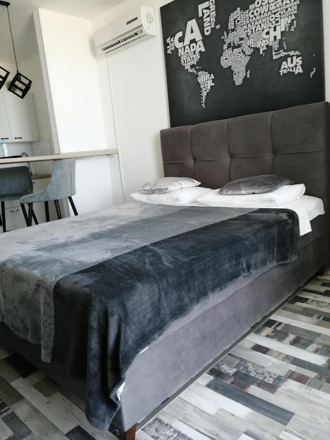 Studio Apartment Lanterna Zadar Bagian luar foto