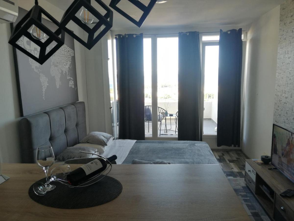 Studio Apartment Lanterna Zadar Bagian luar foto