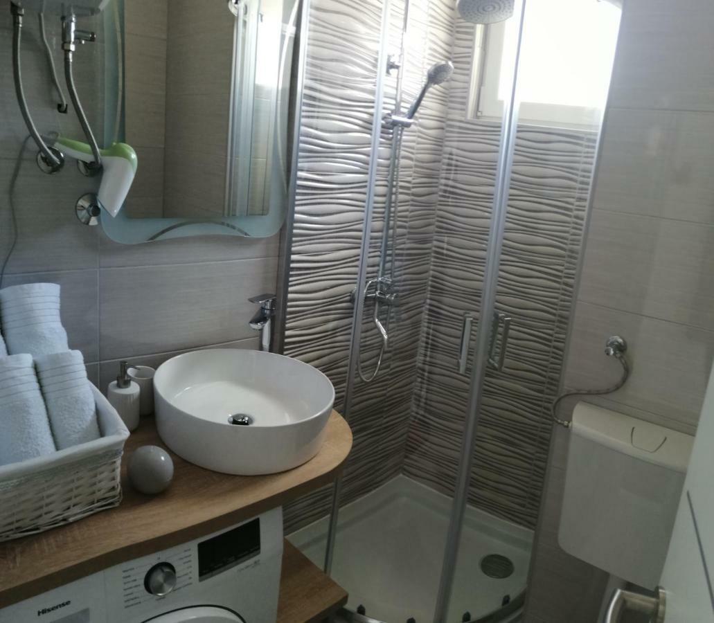 Studio Apartment Lanterna Zadar Bagian luar foto